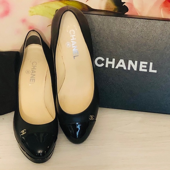 CHANEL Shoes - ✨CHANEL✨ Black‎ Leather “ESCARPINS”
